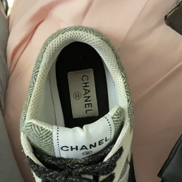 Chanel shoe - Picture 3 of 5